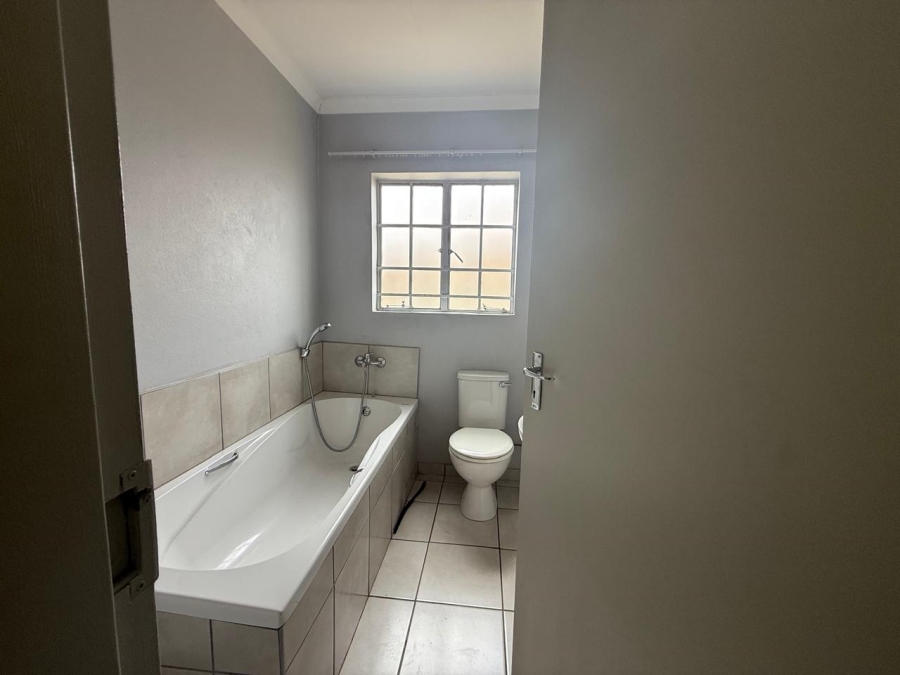 To Let 3 Bedroom Property for Rent in Waterkloof East North West